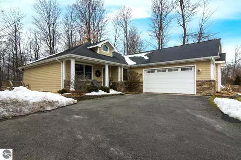 1469 Oban Way, Traverse City, MI 49696