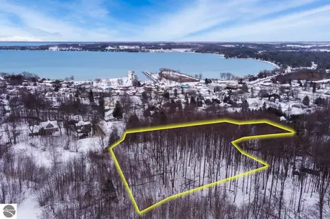 00 W Jefferson Ave, Suttons Bay, MI 49682