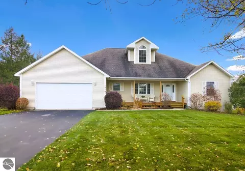 1479 Bee Ct, Traverse City, MI 49696