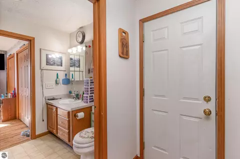 10975 E Madison Rd, Wheeler, MI 48662 photo 11