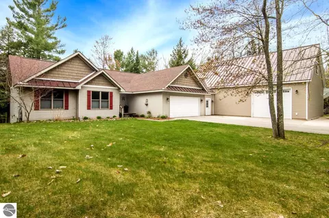 961 Long Lake Rd W, Traverse City, MI 49685