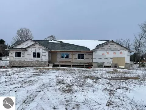 4925 Arbor Grove Dr, Traverse City, MI 49685