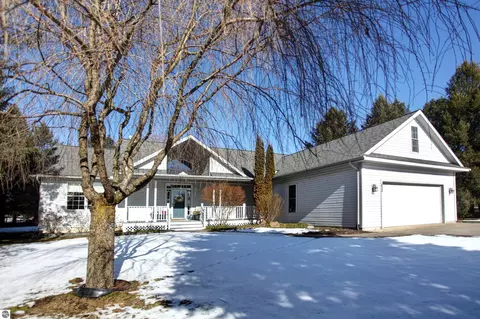 832 Clyde Lee, Traverse City, MI 49696