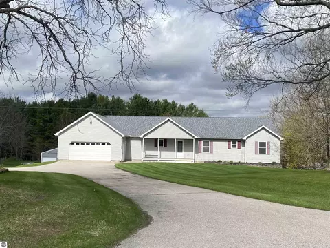 11370 S Bright Rd, Maple City, MI 49664
