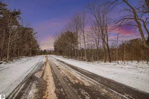 000 Snell Rd, Frankfort, MI 49635
