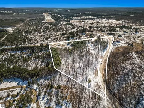 1041 Fleet Hill Rd, Mancelona, MI 49659