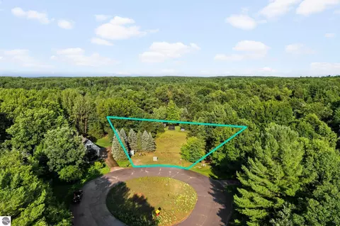 3750 Winter Leaf Dr, Traverse City, MI 49686