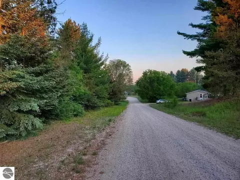 000 Howard St, Mesick, MI 49668 photo 4