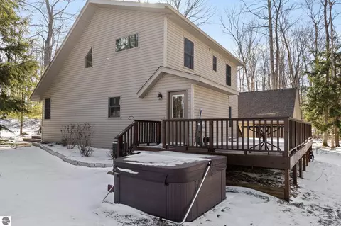 4808 S Green Ct, Cedar, MI 49621 photo 3