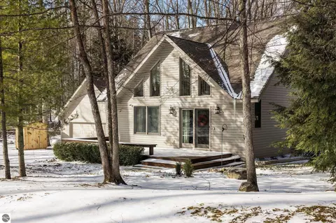 4808 S Green Ct, Cedar, MI 49621