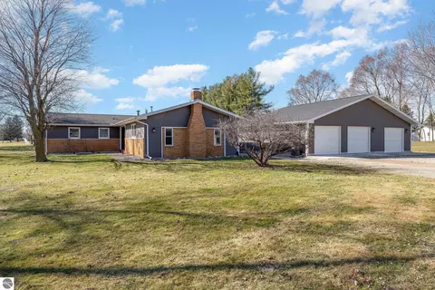 2270 W Washington Rd, Ithaca, MI 48847