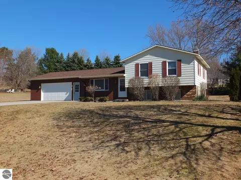 4102 Garden Ct, Traverse City, MI 49684