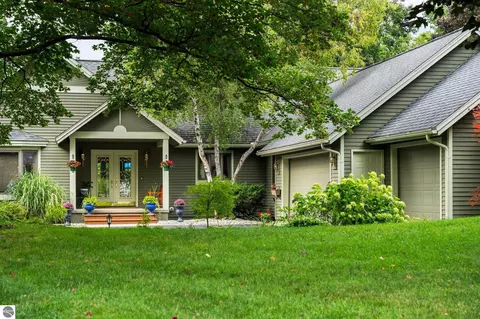 5201 Arrowhead Cir, Williamsburg, MI 49690