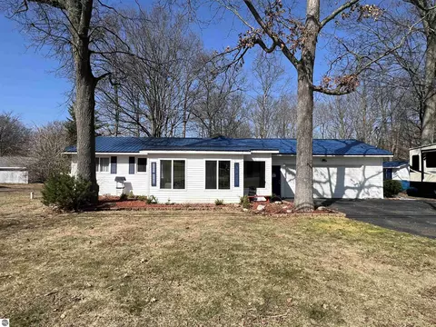 1005 Main St, Prudenville, MI 48651