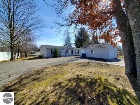 2655 W Caribou Trl, West Branch, MI 48661