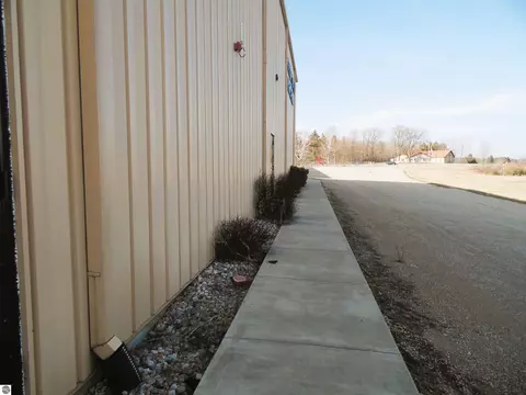 3956 N M-18, Gladwin, MI 48624 photo 9