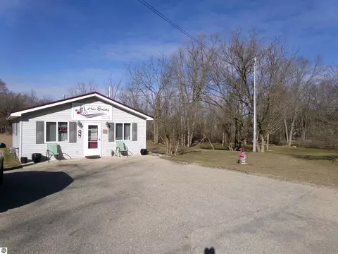 124 N Railroad St, Six Lakes, MI 48886