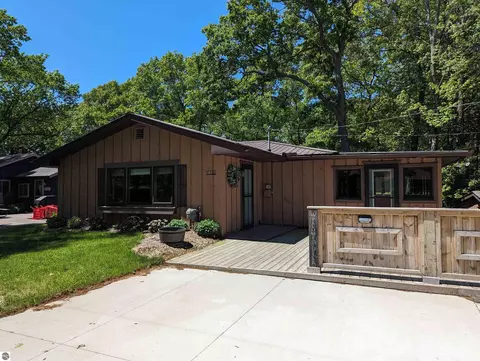 1032 S Eleventh St, Au Gres, MI 48703