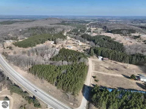 00 N 17 Rd, Mesick, MI 48823