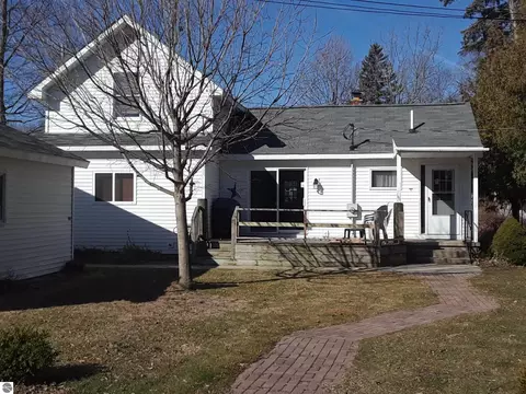 104 E Second St, Northport, MI 49670