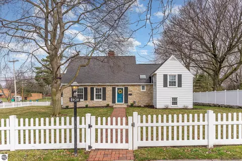 1020 W Superior St, Alma, MI 48801