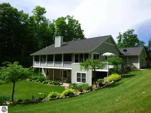 3086 White Tail Dr, Bellaire, MI 49615