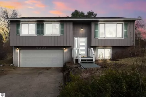 6204 Beverly Dr, Traverse City, MI 49685