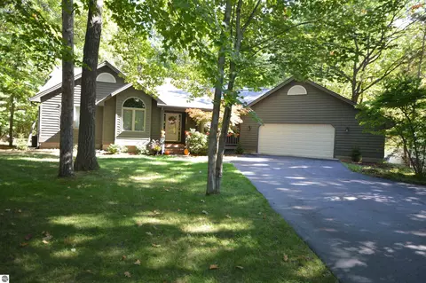 3336 Holiday Village Rd, Traverse City, MI 49686