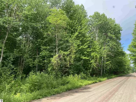 15991 Bentley Rd, Thompsonville, MI 49683