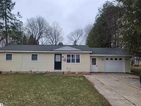 313 N East St, Boyne City, MI 49712