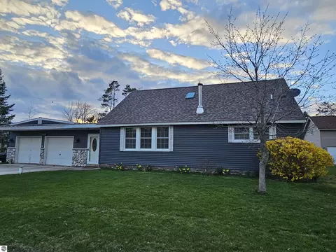 8640 Front St, Hale, MI 48739