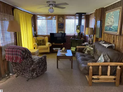 2496 Forest Dr, Lupton, MI 48635 photo 2