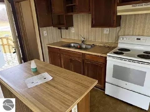 2017 Huntington Cir, Gladwin, MI 48624 photo 2