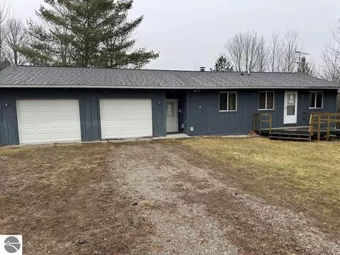 2017 Huntington Cir, Gladwin, MI 48624 photo 1