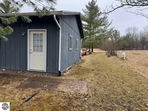 2017 Huntington Cir, Gladwin, MI 48624 photo 12