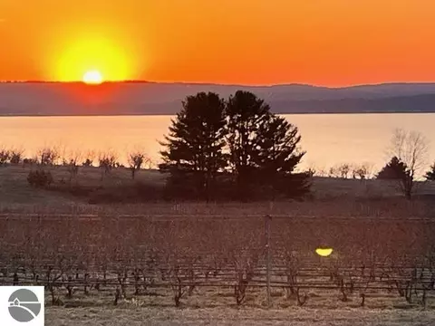 APT 3 Cavalieri Court, Traverse City, MI 49696