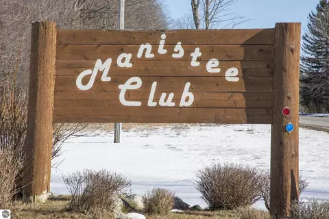 311 Kleehammer Club Dr, Kalkaska, MI 49646