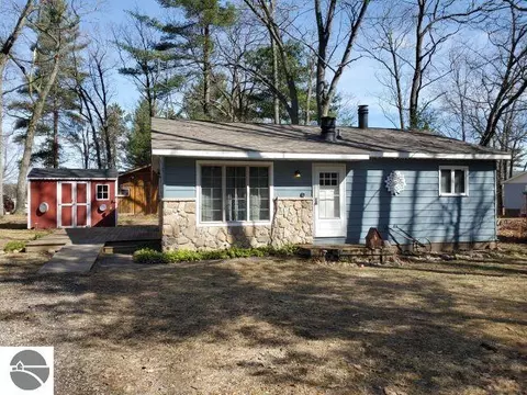 3870 Carpenter Dr, West Branch, MI 48661