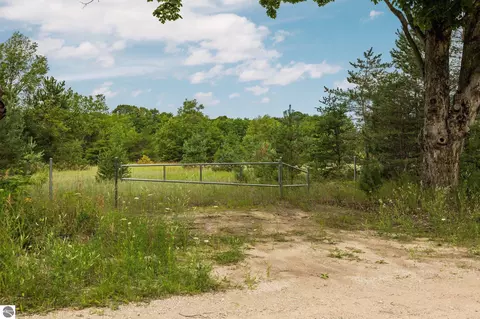 150 Weldon Rd, Beulah, MI 49617 photo 4