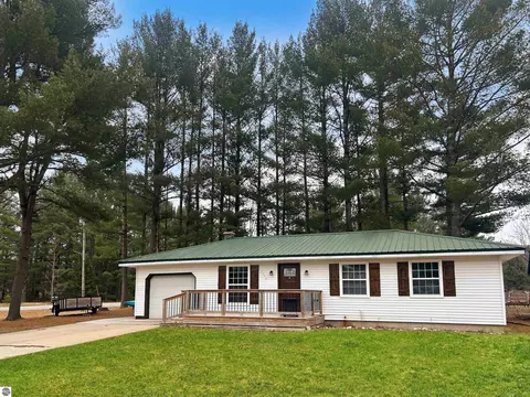1476 Cedar Ct, Kalkaska, MI 49646