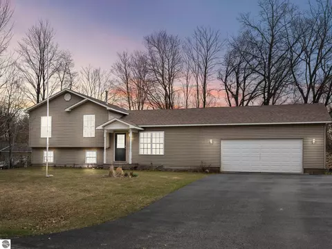10077 Betsie Creek Dr, Interlochen, MI 49643