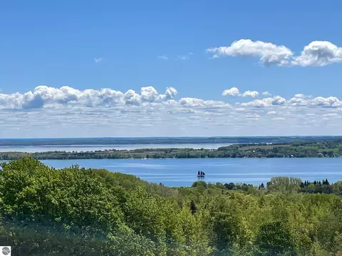 12-13 N Evgor Pt, Suttons Bay, MI 49682
