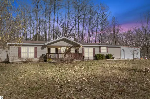 4885 Meyer Ave, Cadillac, MI 49601