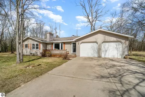 124 Frosh Dr, West Branch, MI 48661