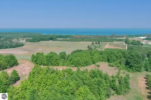N Overlook Road, Northport, MI 49670