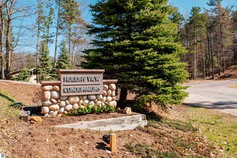 4130 Sherwood Frst, Traverse City, MI 49686
