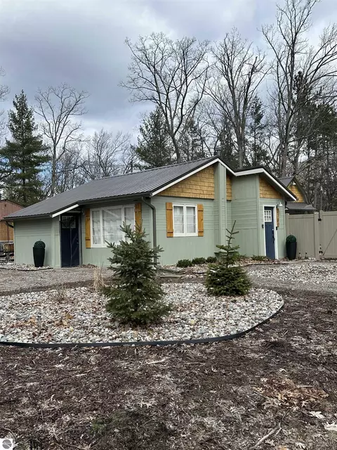 2180 N Lakeview Dr, National City, MI 48748