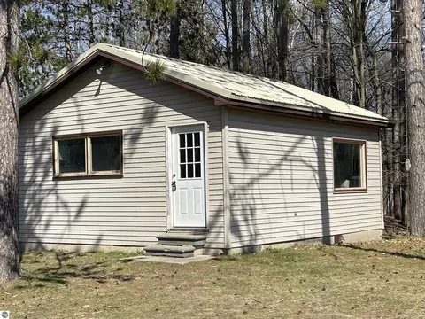 11066 Kaylynn Dr, Lake, MI 48632