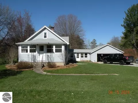 2299 N Smith St, Sanford, MI 48657