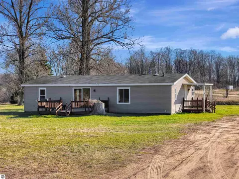 6012 Riverview Rd, Mesick, MI 49668